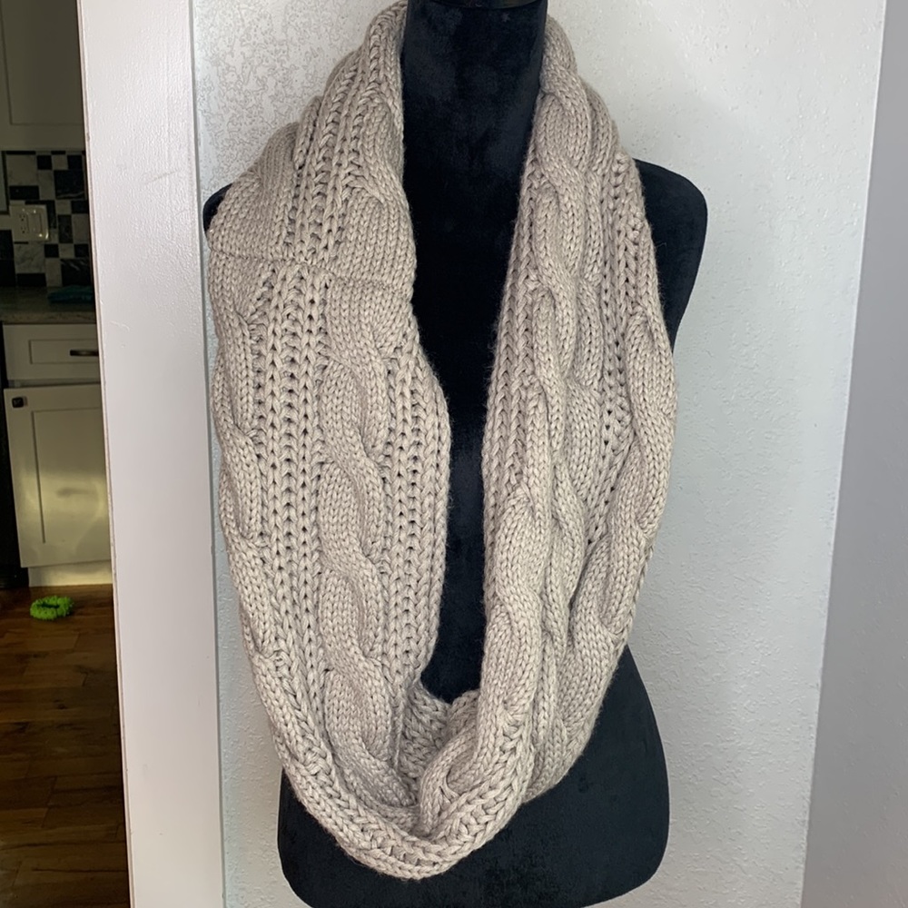 Chunky Cable Knit Infinity Scarf Oatmeal Taupe Cozy Cowl Cozy Cabincore Neutral